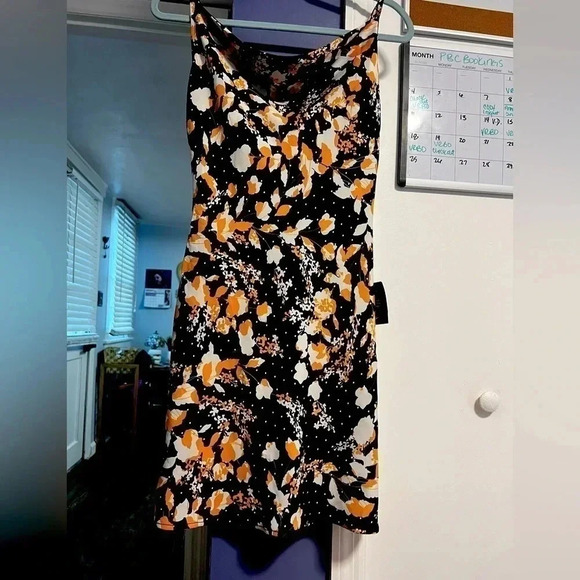 Dresses & Skirts - LULUs size small mini dress NWT